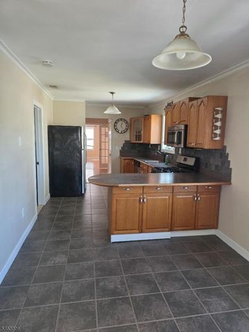929 Adams Ave, Elizabeth City, NJ 07201