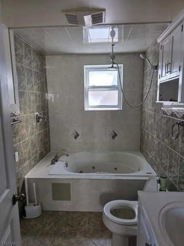 929 Adams Ave, Elizabeth City, NJ 07201