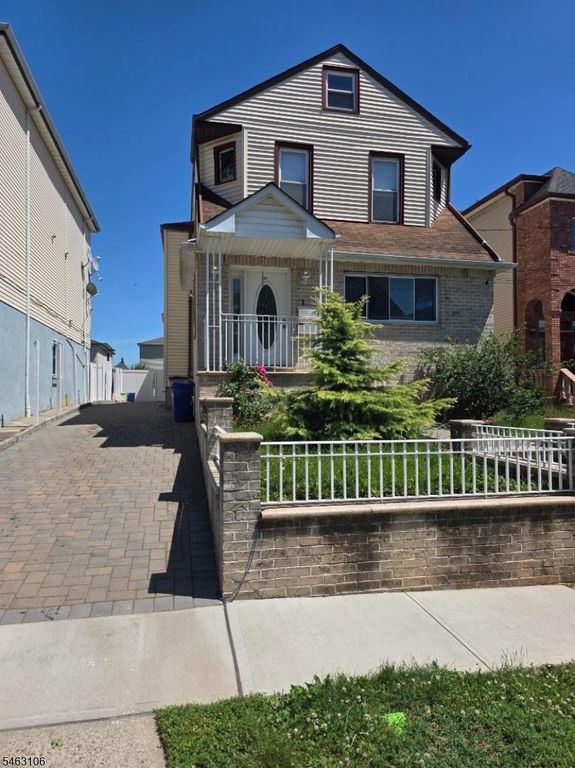 929 Adams Ave, Elizabeth City, NJ 07201