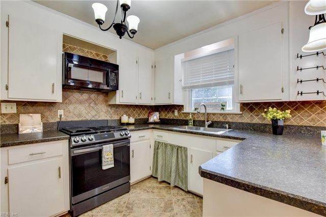 113 Thrasher RD, Chesapeake, VA 23320