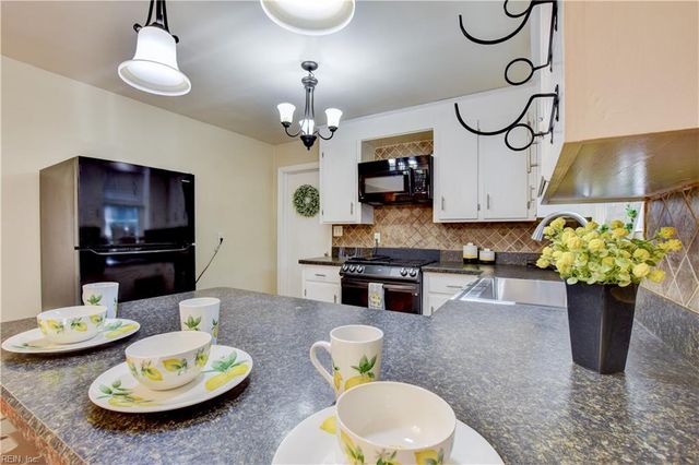 113 Thrasher RD, Chesapeake, VA 23320