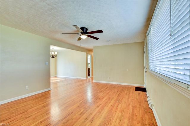 113 Thrasher RD, Chesapeake, VA 23320