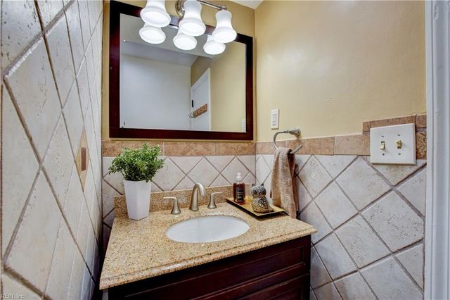 113 Thrasher RD, Chesapeake, VA 23320