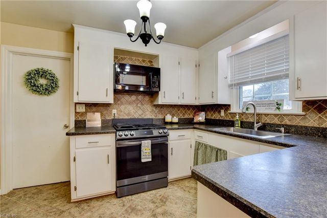 113 Thrasher RD, Chesapeake, VA 23320