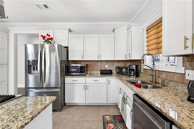 1037 Lyndhurst Way SE, Conyers, GA 30013