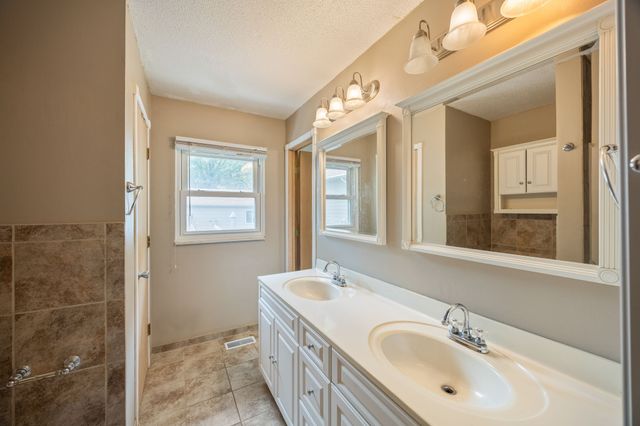 4520 Wakonda Drive, Norwalk, IA 50211