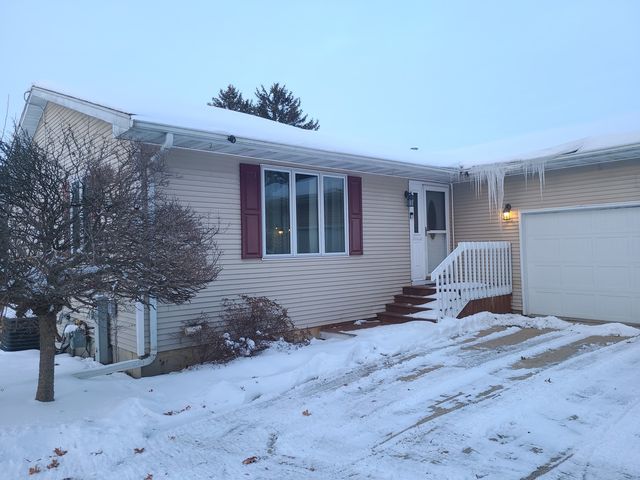 24200 Hillcrest Drive, Sterling, IL 61081