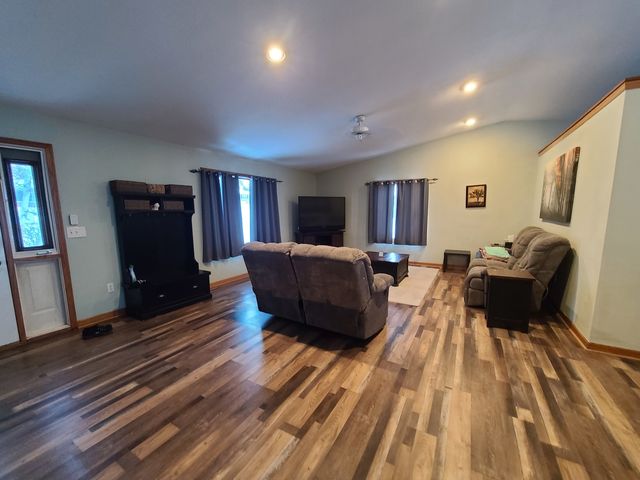 24200 Hillcrest Drive, Sterling, IL 61081