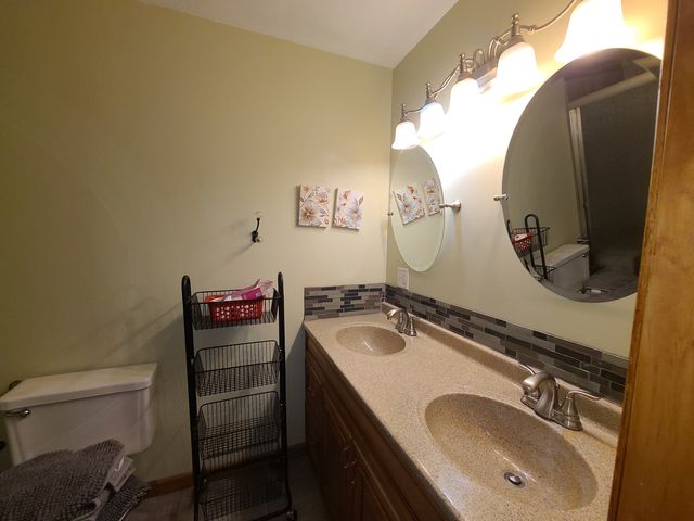 24200 Hillcrest Drive, Sterling, IL 61081