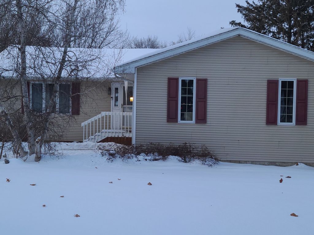 24200 Hillcrest Drive, Sterling, IL 61081