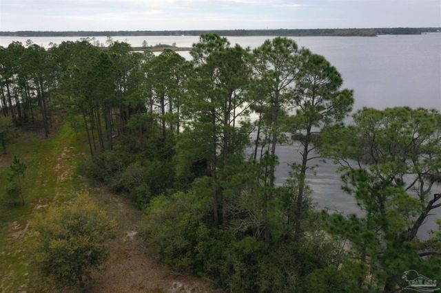 7999 Virginia Ln, Milton, FL 32583