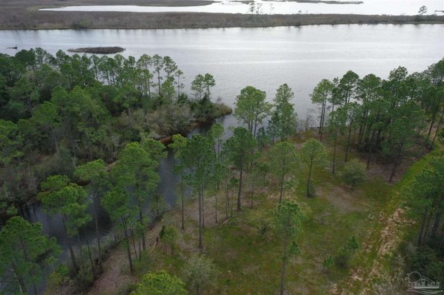 7999 Virginia Ln, Milton, FL 32583