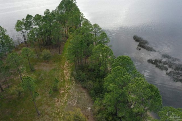 7999 Virginia Ln, Milton, FL 32583