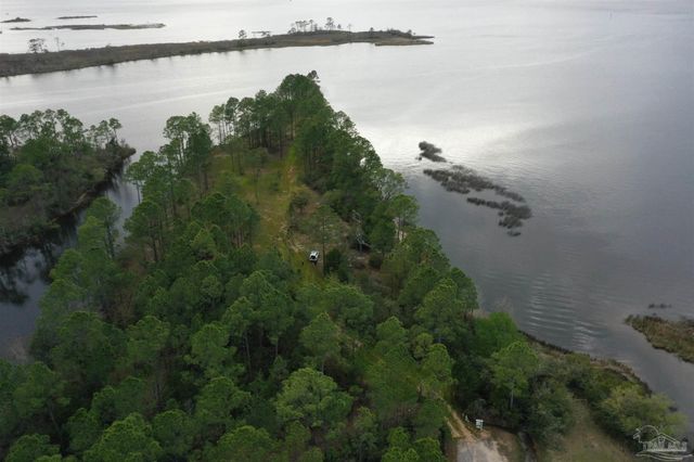 7999 Virginia Ln, Milton, FL 32583