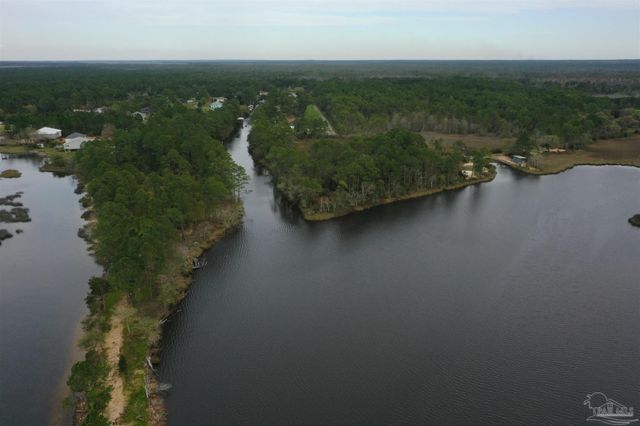 7999 Virginia Ln, Milton, FL 32583