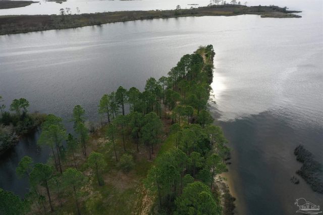 7999 Virginia Ln, Milton, FL 32583