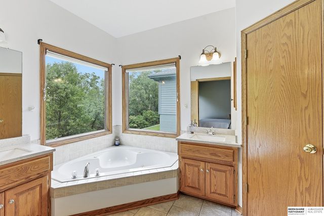 5634 N 142nd Avenue, Omaha, NE 68164