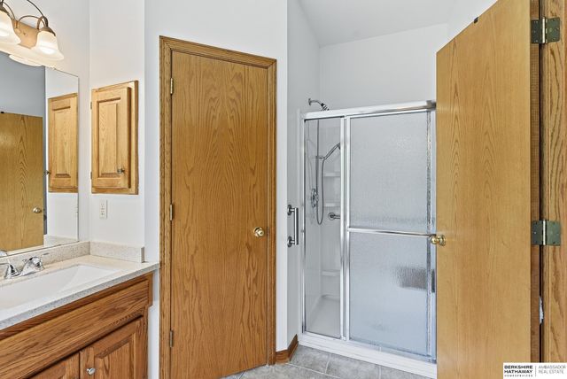 5634 N 142nd Avenue, Omaha, NE 68164