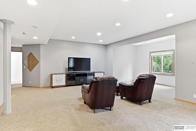 5634 N 142nd Avenue, Omaha, NE 68164