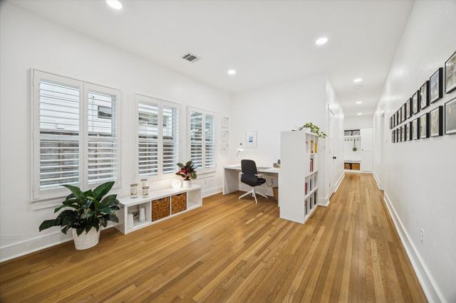 207 Tabor Street, Houston, TX 77009