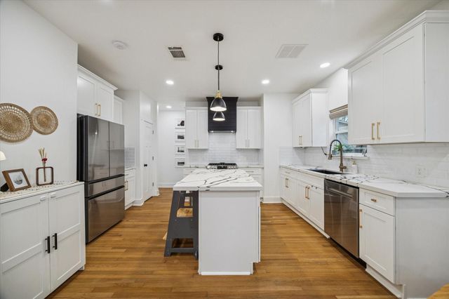 207 Tabor Street, Houston, TX 77009