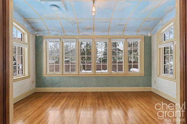 618 Laurel Avenue, Grand Rapids, MI 49506