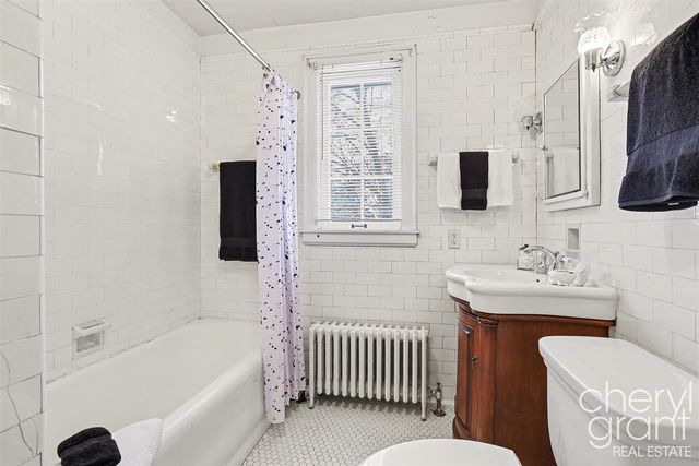 618 Laurel Avenue, Grand Rapids, MI 49506