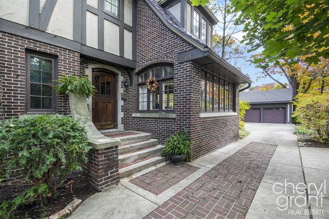 618 Laurel Avenue, Grand Rapids, MI 49506