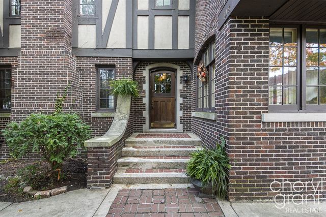 618 Laurel Avenue, Grand Rapids, MI 49506