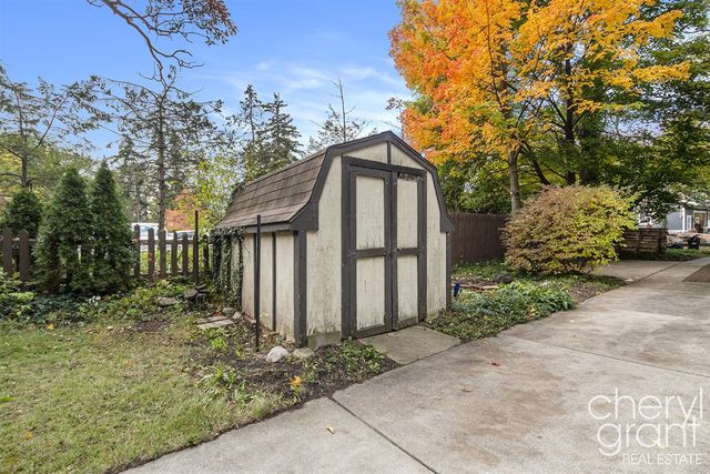 618 Laurel Avenue, Grand Rapids, MI 49506