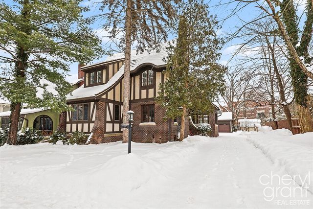 618 Laurel Avenue, Grand Rapids, MI 49506