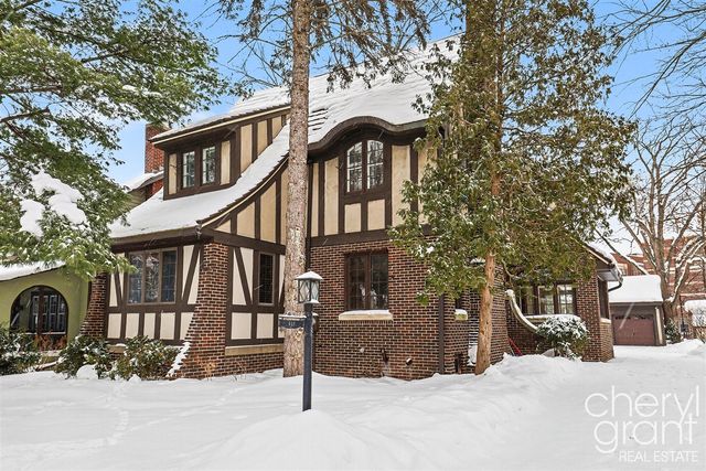 618 Laurel Avenue, Grand Rapids, MI 49506