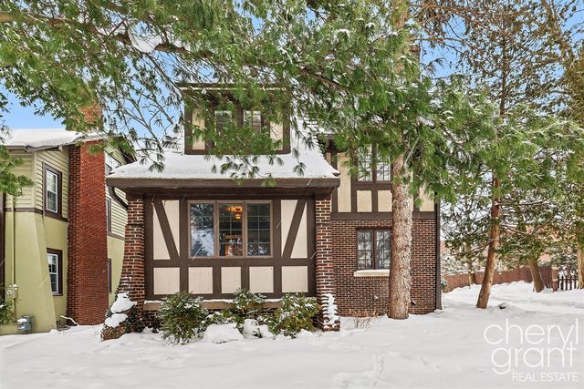 618 Laurel Avenue, Grand Rapids, MI 49506