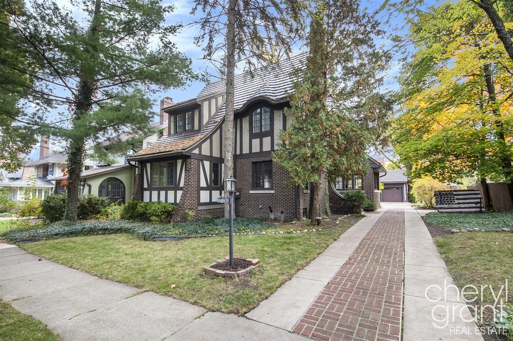 618 Laurel Avenue, Grand Rapids, MI 49506