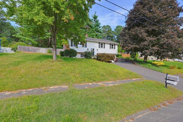 27 Country Club Dr, Westfield, MA 01085