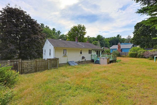 27 Country Club Dr, Westfield, MA 01085