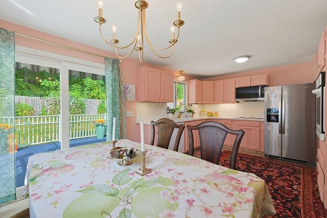 27 Country Club Dr, Westfield, MA 01085