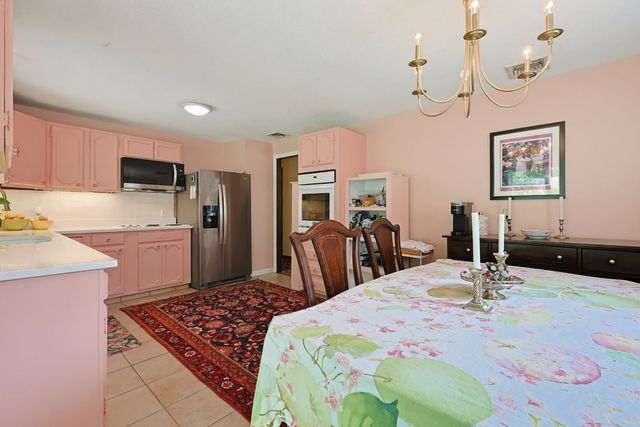 27 Country Club Dr, Westfield, MA 01085