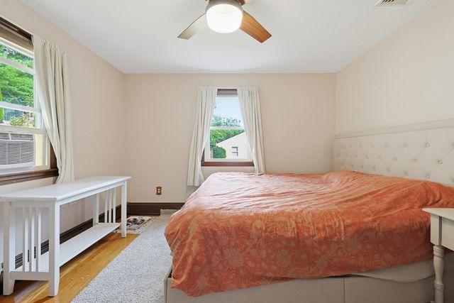 27 Country Club Dr, Westfield, MA 01085