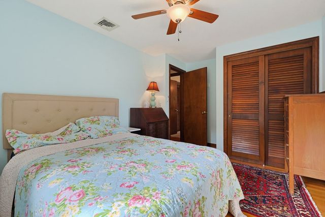 27 Country Club Dr, Westfield, MA 01085