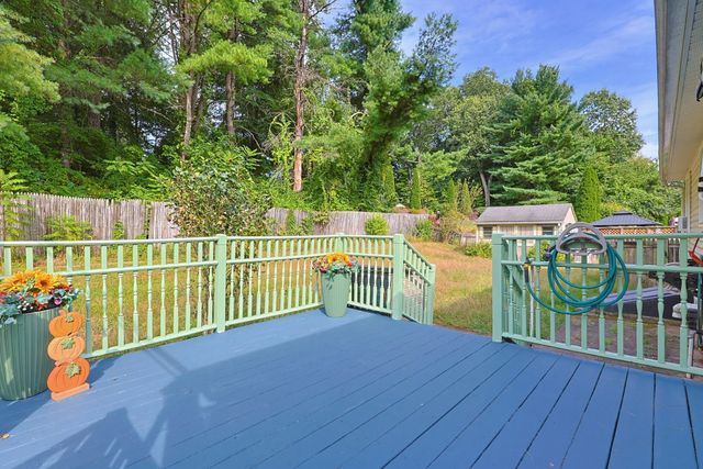 27 Country Club Dr, Westfield, MA 01085
