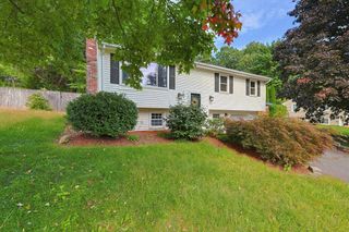 27 Country Club Dr, Westfield, MA 01085