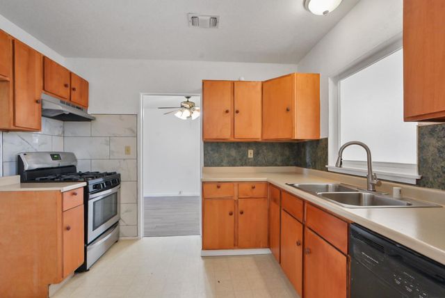 3540 Sierra Madre Ave, Stockton, CA 95204