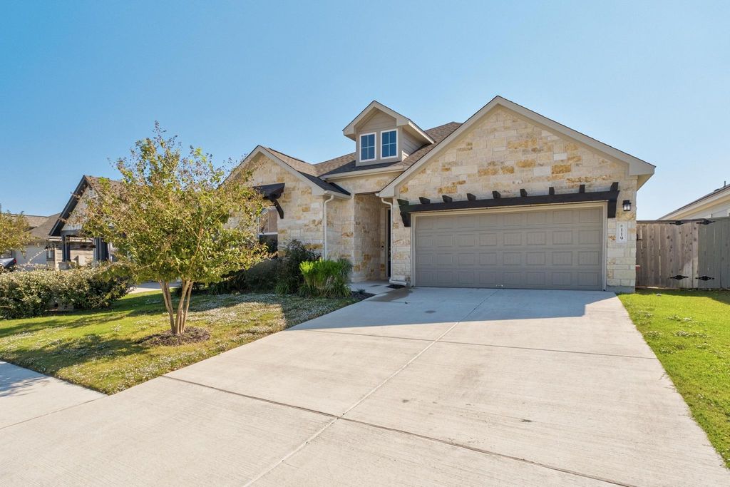 119 James Rose LN, Bastrop, TX 78602