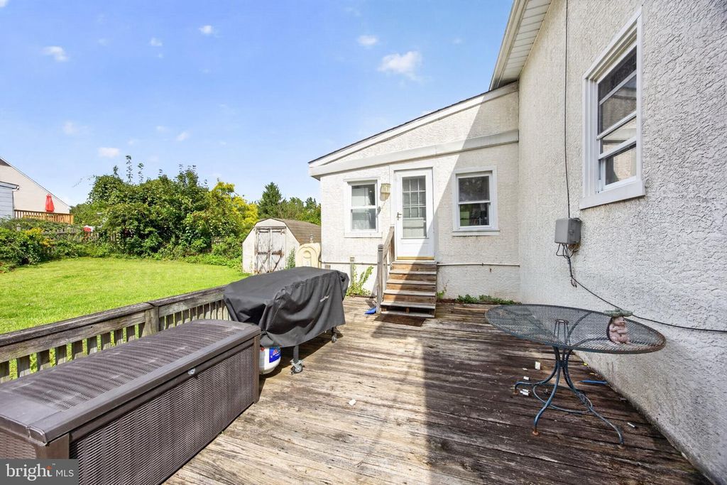 1003 LIVINGSTON AVE, Phoenixville, PA 19460 — photo 2