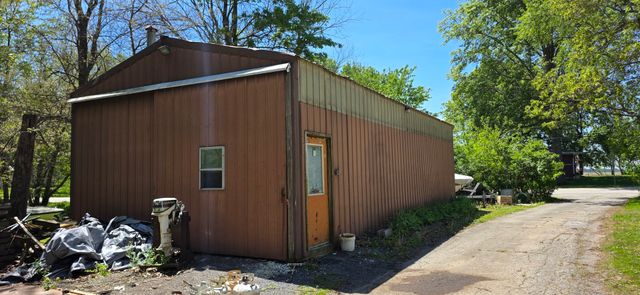 2857 River Road, Kankakee, IL 60901