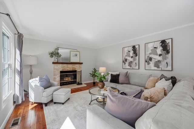 3572 Whispering Oaks Drive, Ann Arbor, MI 48108