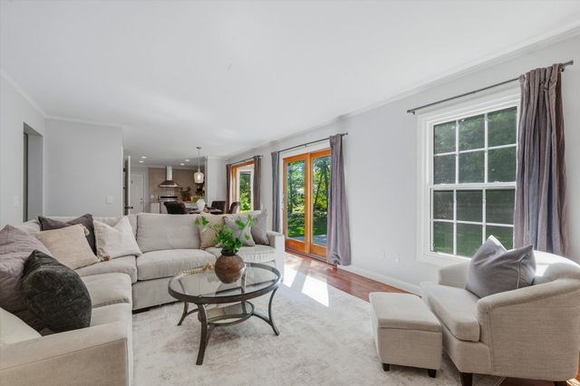 3572 Whispering Oaks Drive, Ann Arbor, MI 48108