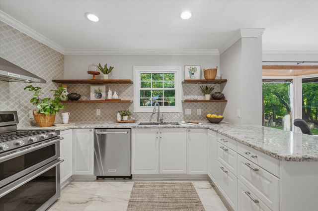 3572 Whispering Oaks Drive, Ann Arbor, MI 48108