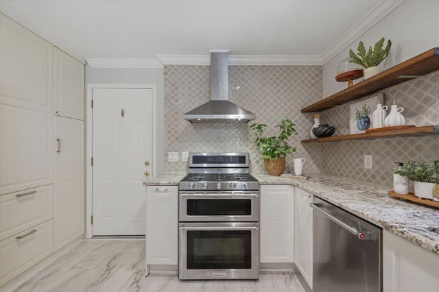 3572 Whispering Oaks Drive, Ann Arbor, MI 48108